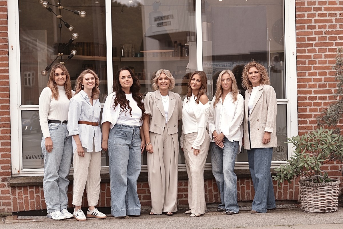 Vi elsker hår. Og vi elsker vores arbejde.